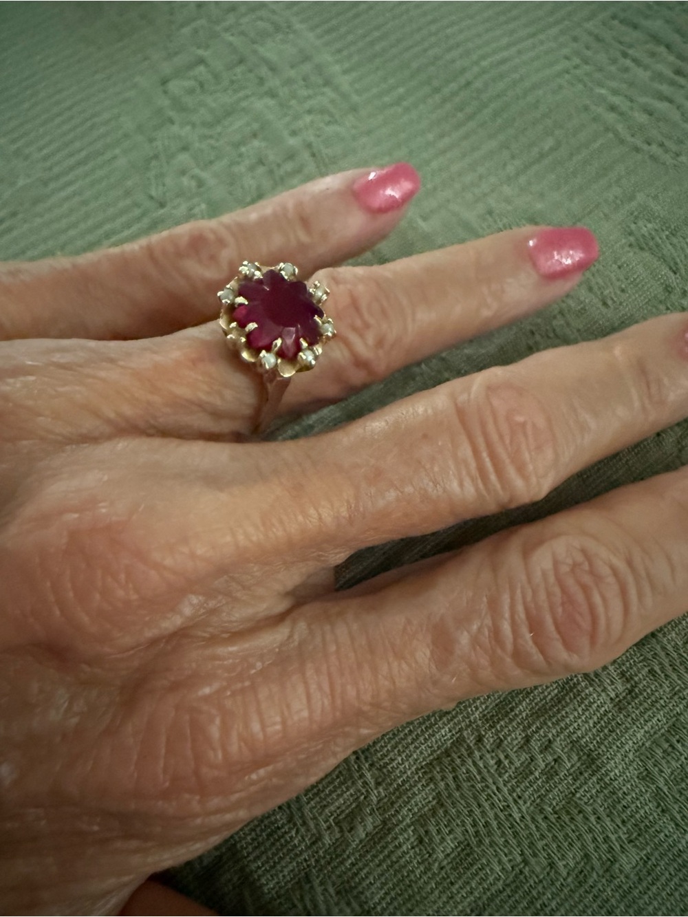 Dropped Price! Vintage 14KT Gold Ring with Ruby Stone Surrounded by Tiny Pearls. - Picture 2 of 4